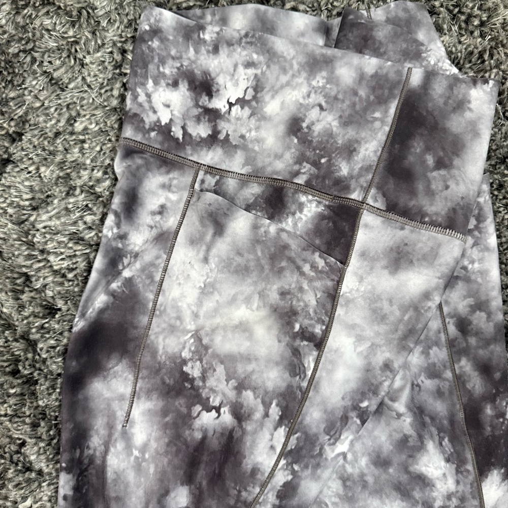 Athleta Salutation Stash Pocket Supernova Capri in Black, Size XL Tall - Picture 9 of 11